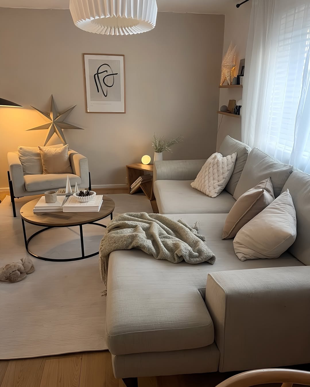 Neutrals let textures, not colors, stand out