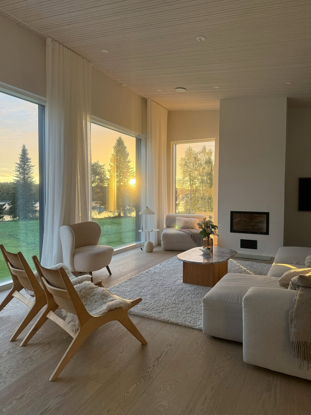 Accent chairs here balance the sofa’s weight