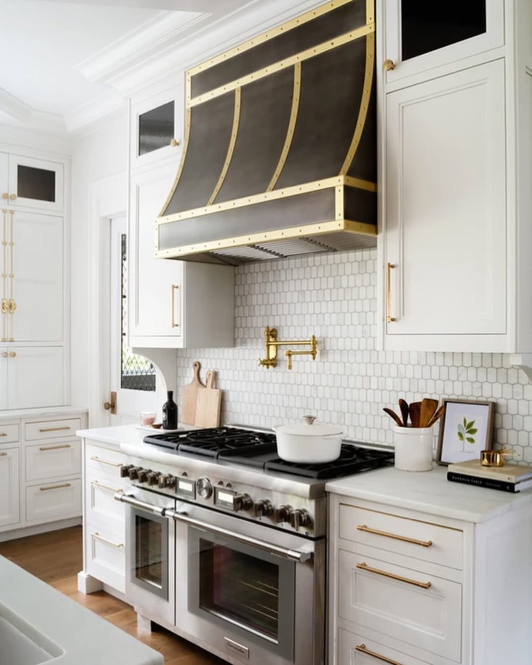 Benjamin Moore's Chantilly race cabinet colors