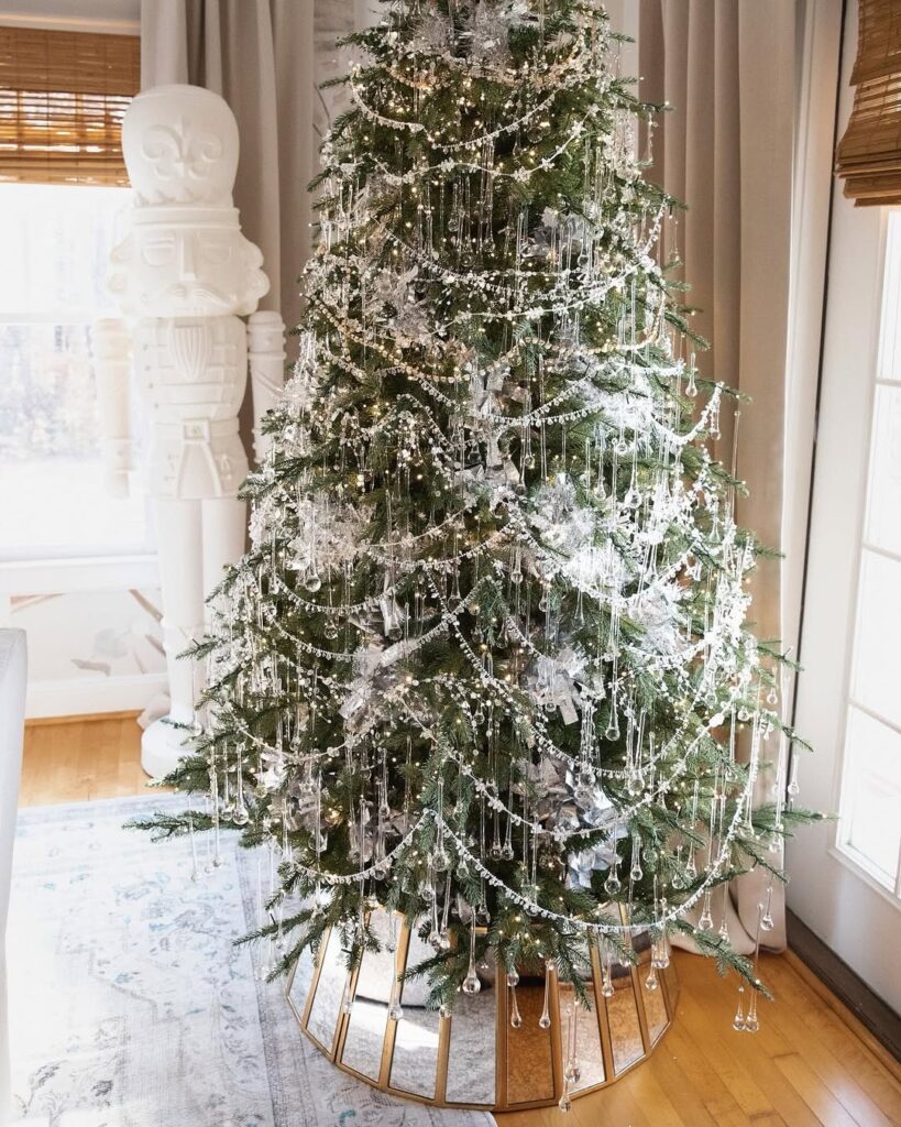 10 Stunning Christmas Tree Color Schemes for 2024