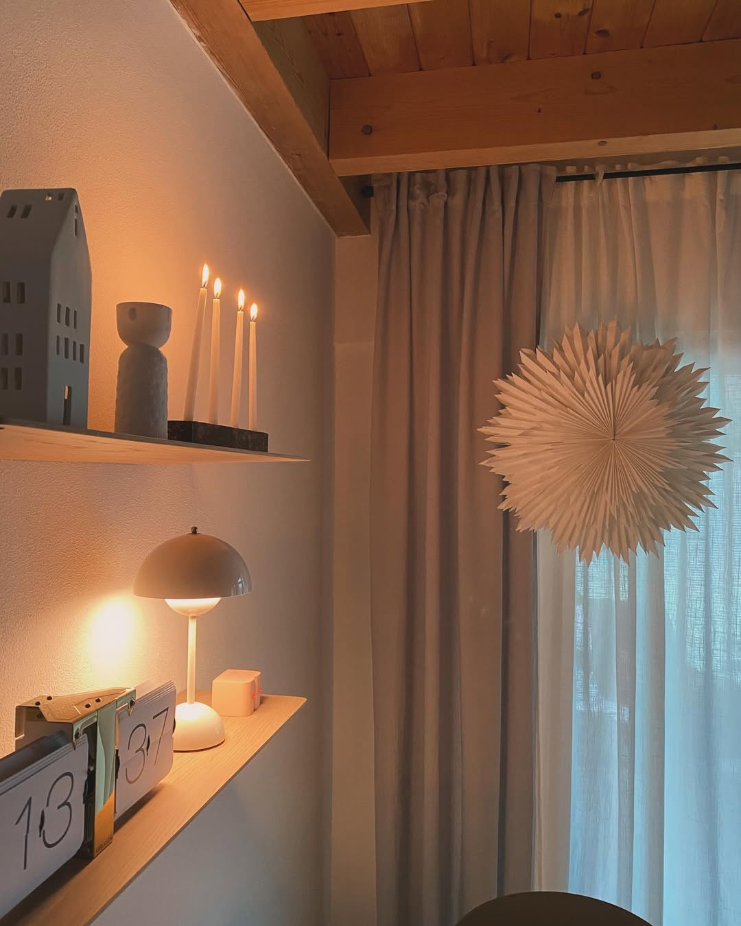 A few candles and a small lamp makes the room so inviting