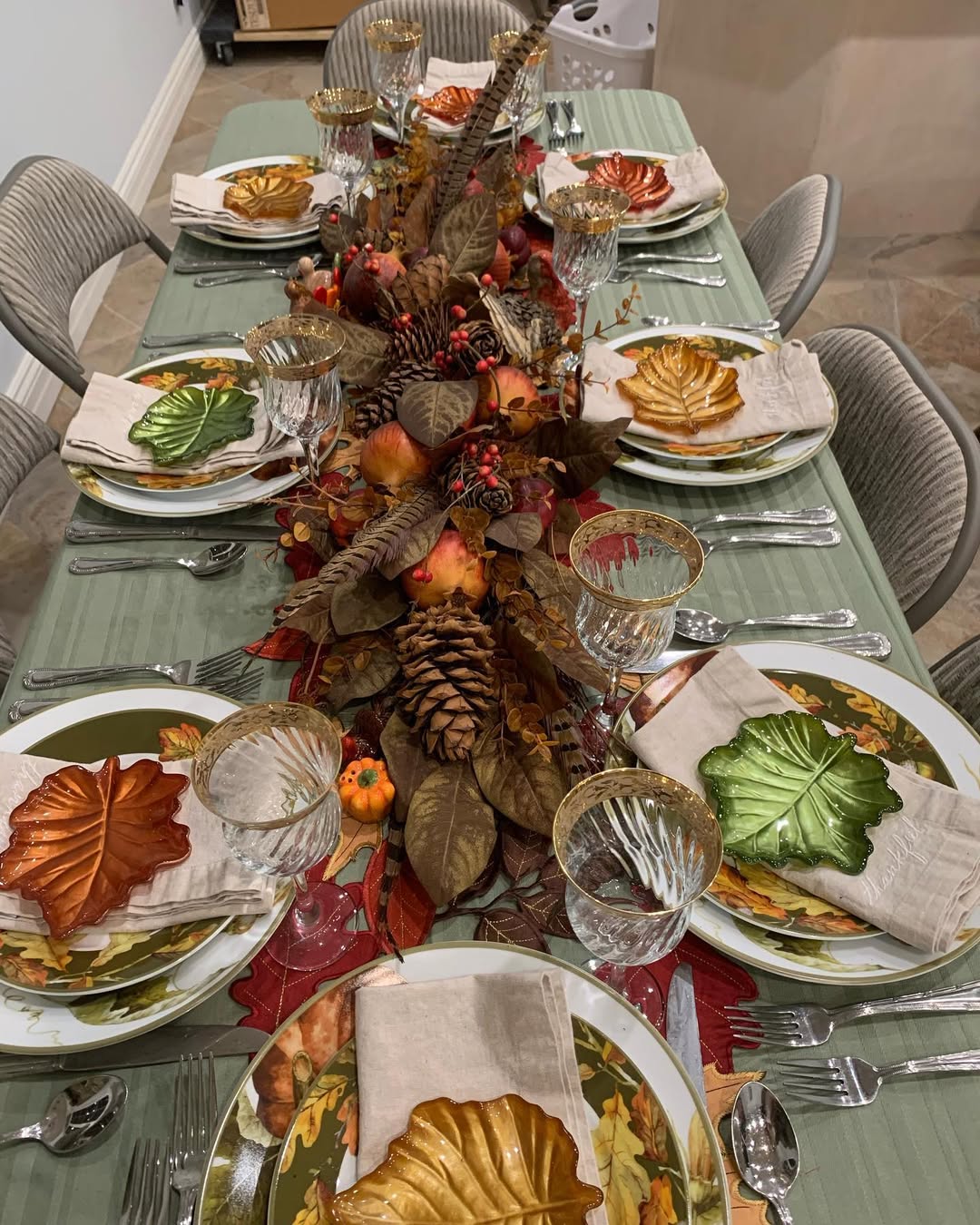 Earthy color tones for Thanksgiving Table decorations