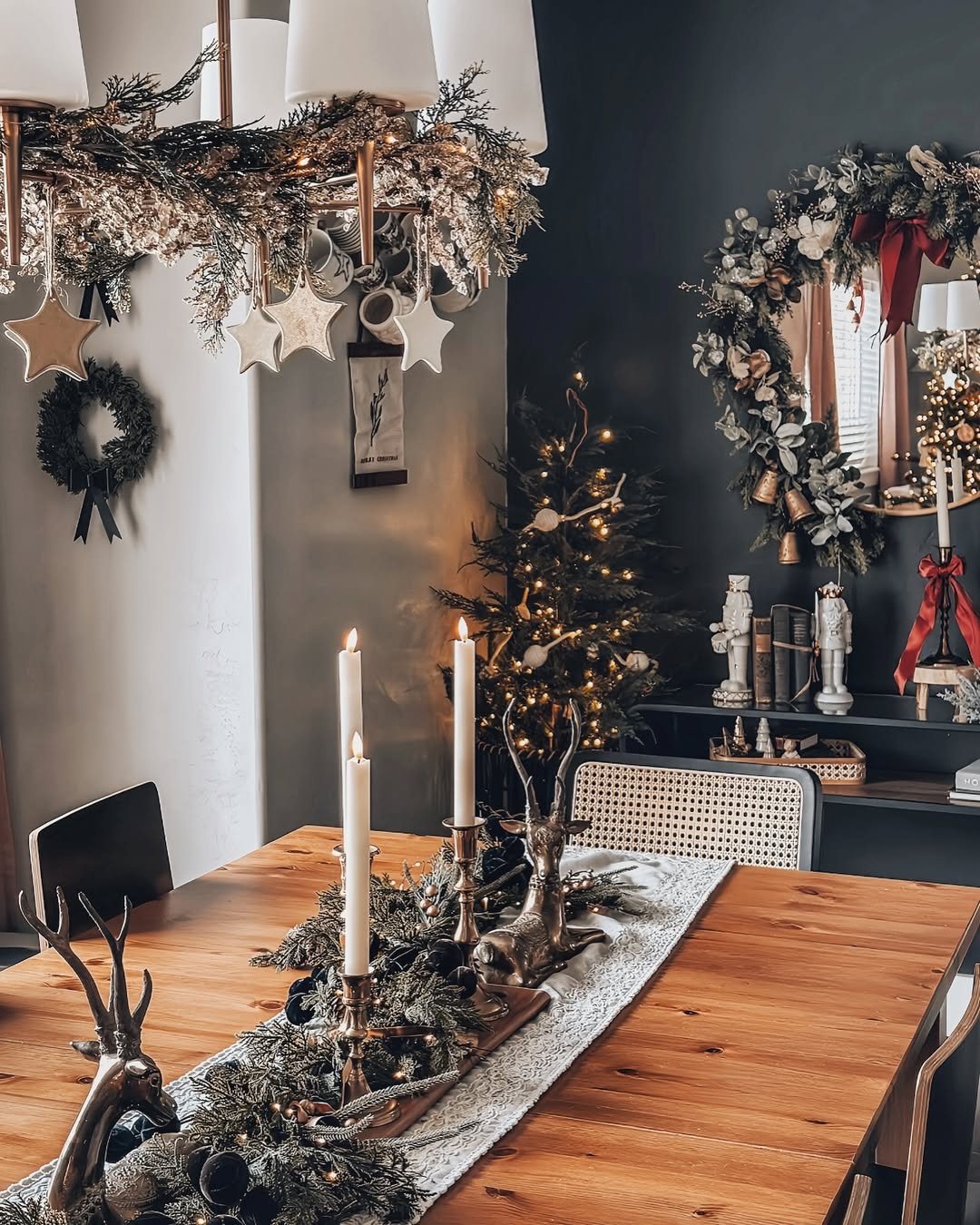 Table decor with a moody Christmas vibe