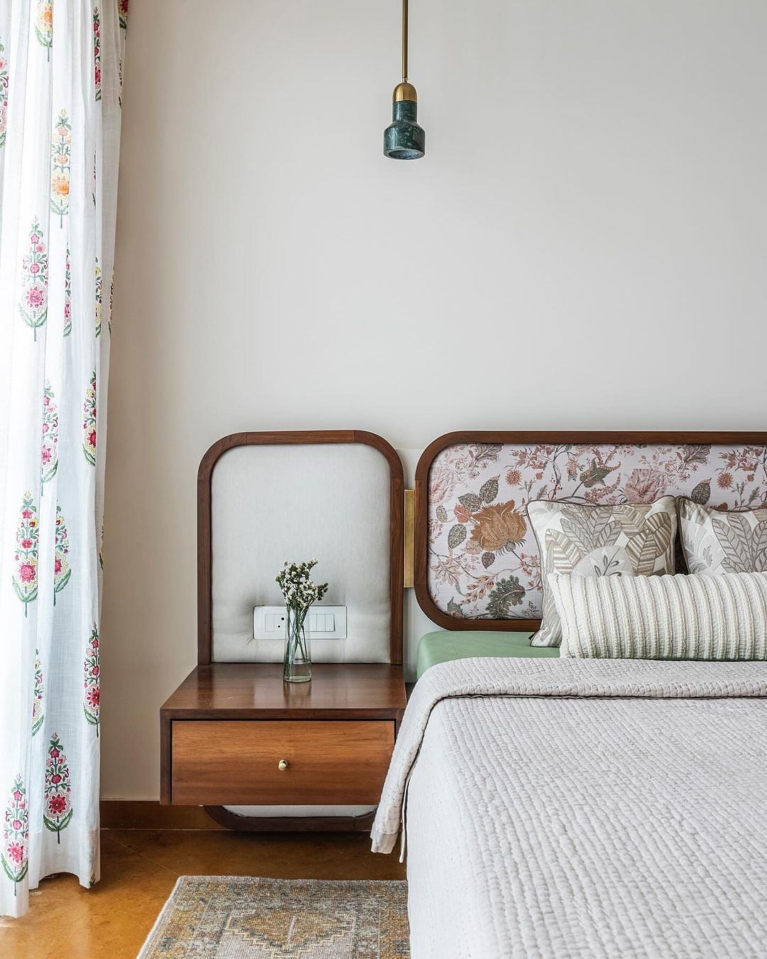 Jute, woven or bamboo rugs add to the earthy bedroom vibe