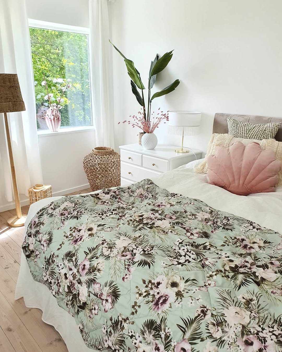 Light bedding for spring