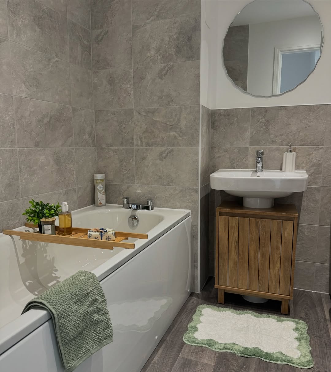 Keep the bathroom clean and organized