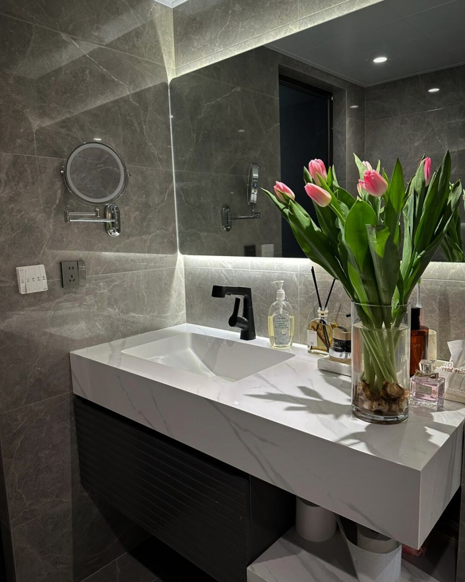 Natural bathroom scent from flowers